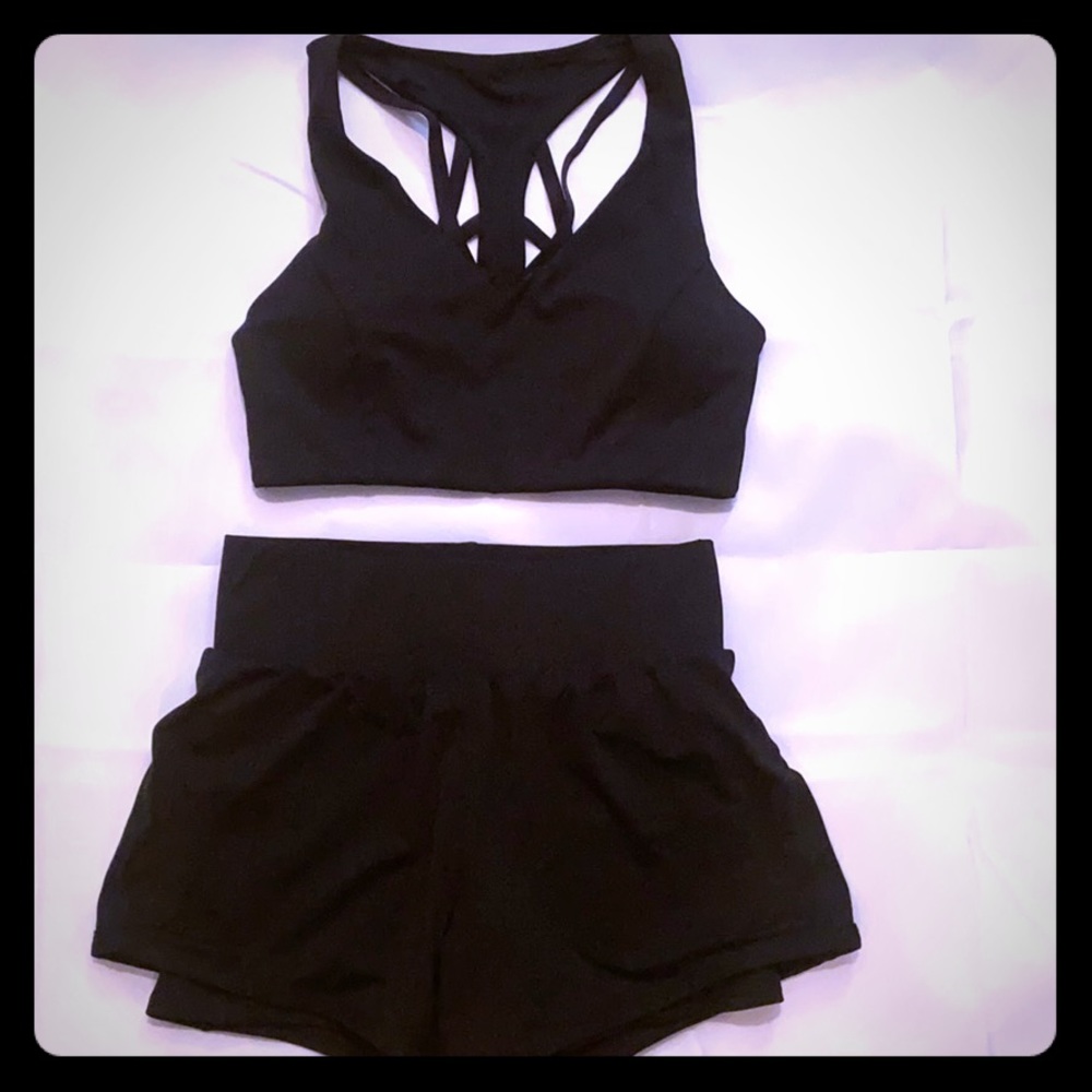 Fabletics Shorts & Sports Bra (XS) - Black